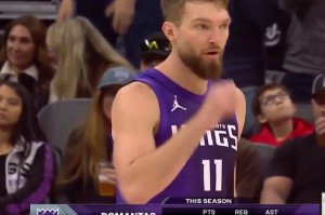 欢迎回来！小萨复出&amp;国王生涯首次替补登场 全场观众欢呼鼓掌！